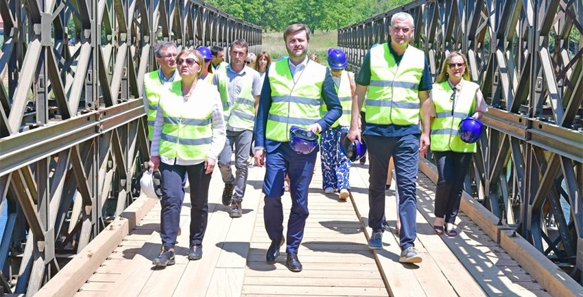 Ministar Ćorić s gradonačelnikom obišao radove na izgradnji protupoplavnog nasipa u Logorištu