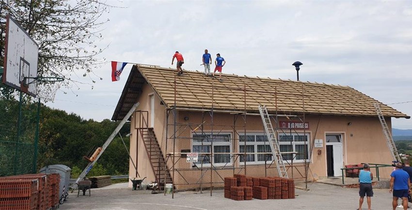 Novi krov na vatrogasnom domu Priselci