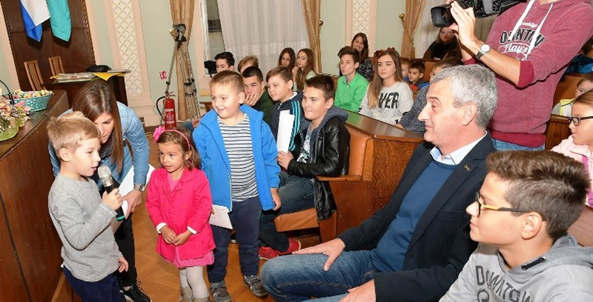 U sklopu Dječjeg tjedna gradonačelnik ugostio karlovačke mališane i učenike
