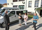 Centar za odgoj i obrazovanje djece i mladeži dobio novi kombi, „stari“ darovao Dječjem vrtiću Karlovac