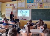 U karlovačkim školama edukacija učenika „Otpad razvrstavaj, Karlovac čistim održavaj“ – Projekt Grada podupro i Fond za zaštitu okoliša i energetsku učinkovitost