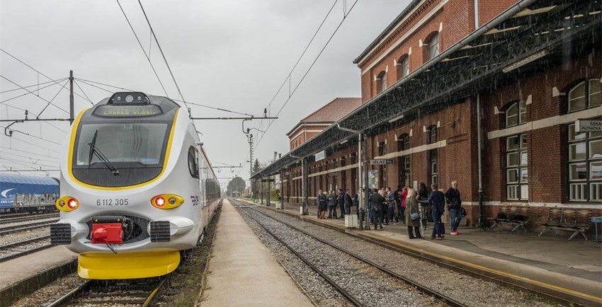 Karlovački studenti vlakom će putovati besplatno – Grad sufinancira 9,95 eura koje sada plaćaju